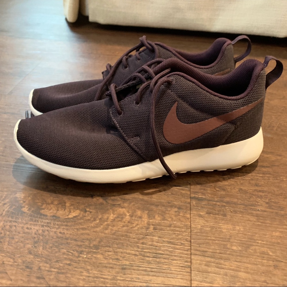 Nike Roshe Shoes in Plum - Women’s